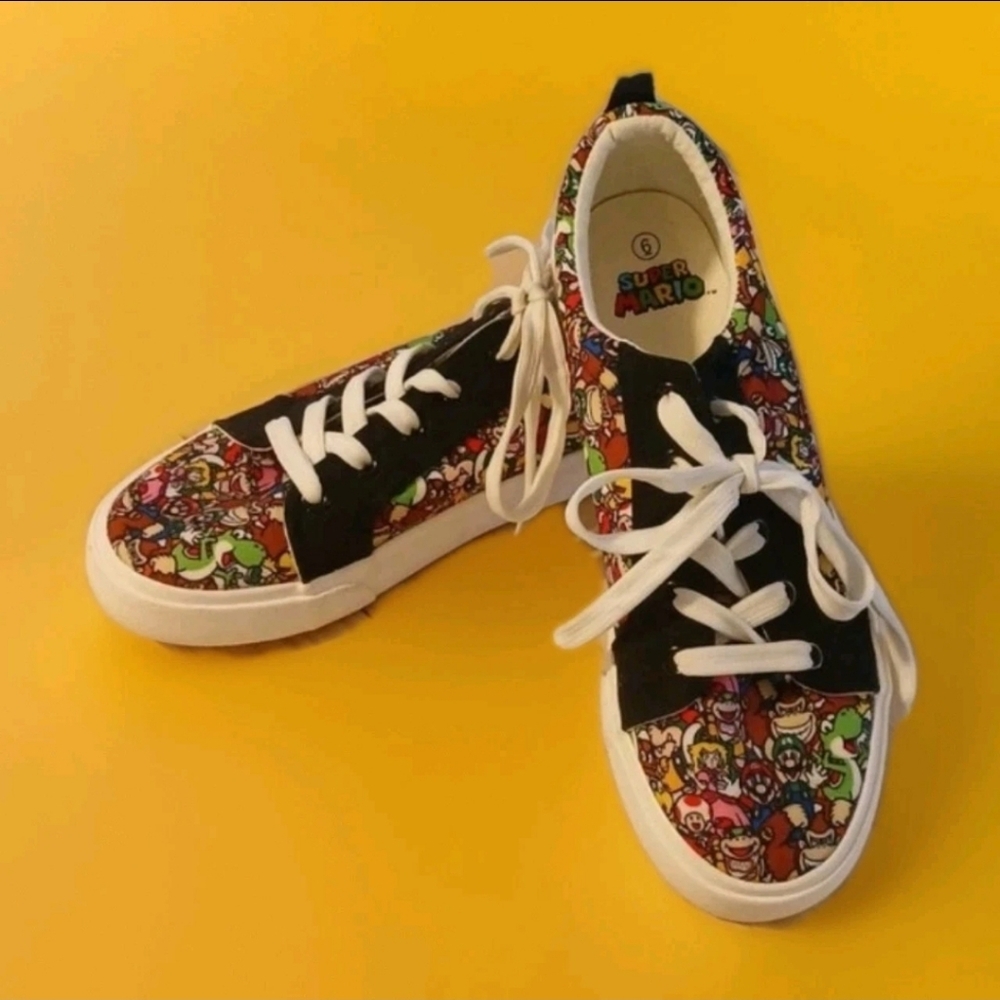 GoundUp Nintendo Mens Size 6 Shoes Low Top Multicolor & Black With White Soles
